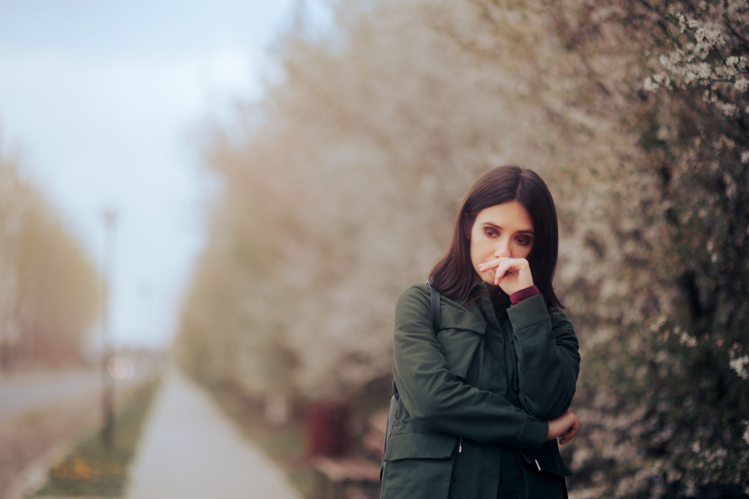 woman walking outside struggling with if she has borderline vs histrionic